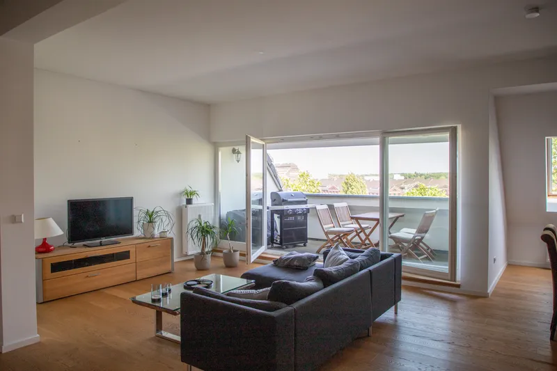 Hochwertige 3-Zimmer-Wohnung mit Balkonen in zentraler Lage — photo 1